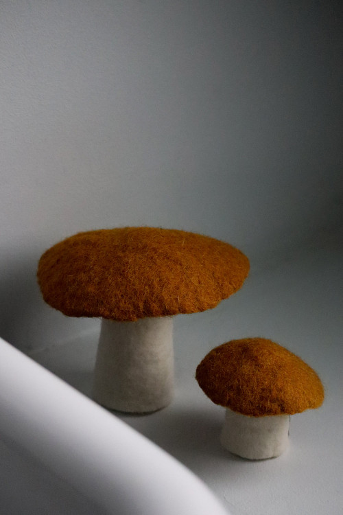 Two ochre mushrooms in felt for a playful decoration