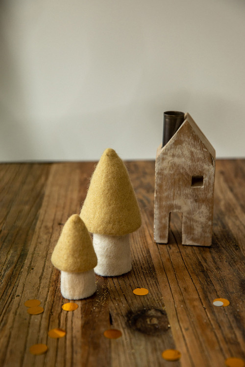 light yellow morels in felt to bring poetry and softness in its interior