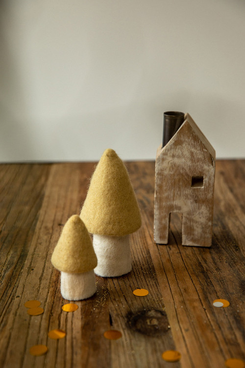 light yellow morels in felt to bring poetry and softness in its interior light yellow morels in felt to bring poetry and softness in its interior