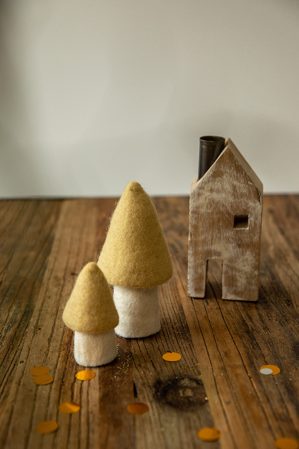 des morilles jaunes clair en feutre pour apporter de la poésie et de la douceur dans son intérieur