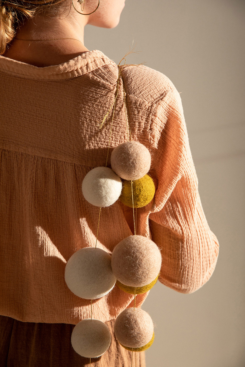 SUSPENSION PERLES & POMPON