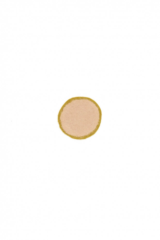 Felt placemat and ceramic cup for an authentic decoration