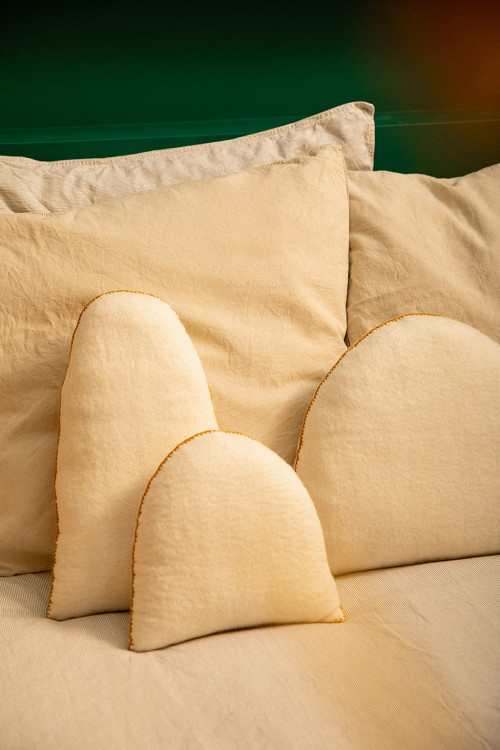 Les coussins en feutre apportent une touche cocooning à votre décoration Les coussins en feutre apportent une touche cocooning à votre décoration