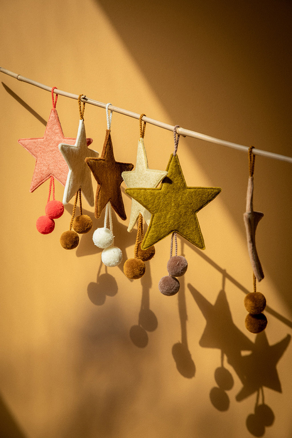 Felt stars of all colors to create a soft and magical atmosphere