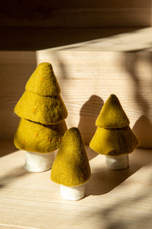 trio de sapins en feutre fabriqués artisanalement trio de sapins en feutre fabriqués artisanalement