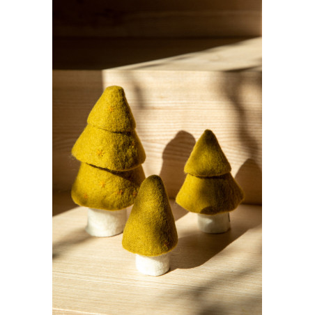 trio de sapins en feutre fabriqués artisanalement