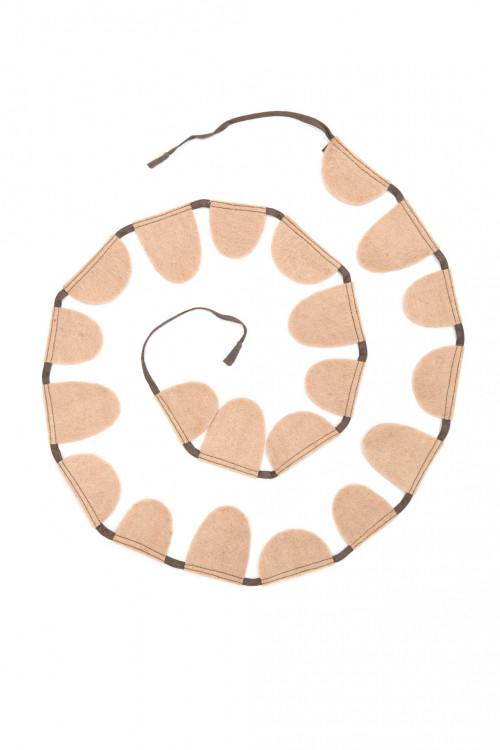 round flags garland nude in felt