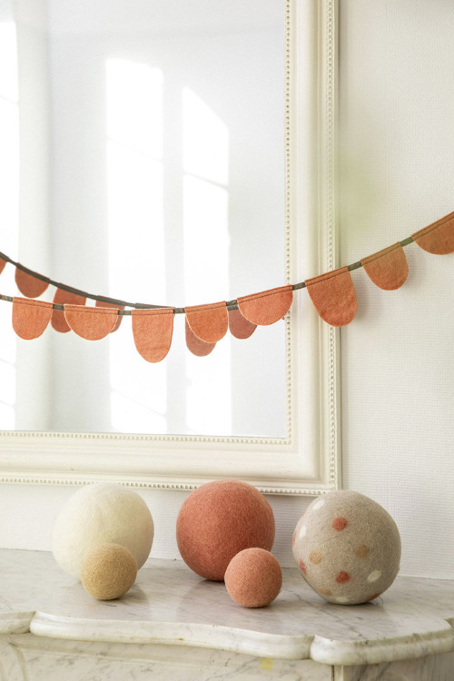 felted wool balls for a playful and poetic decoration