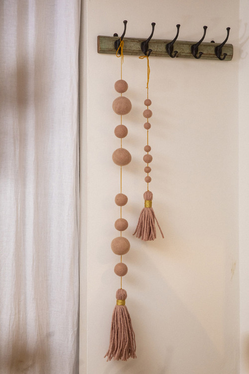 MINI PEARLS & POMPOM HANGING - Last chance