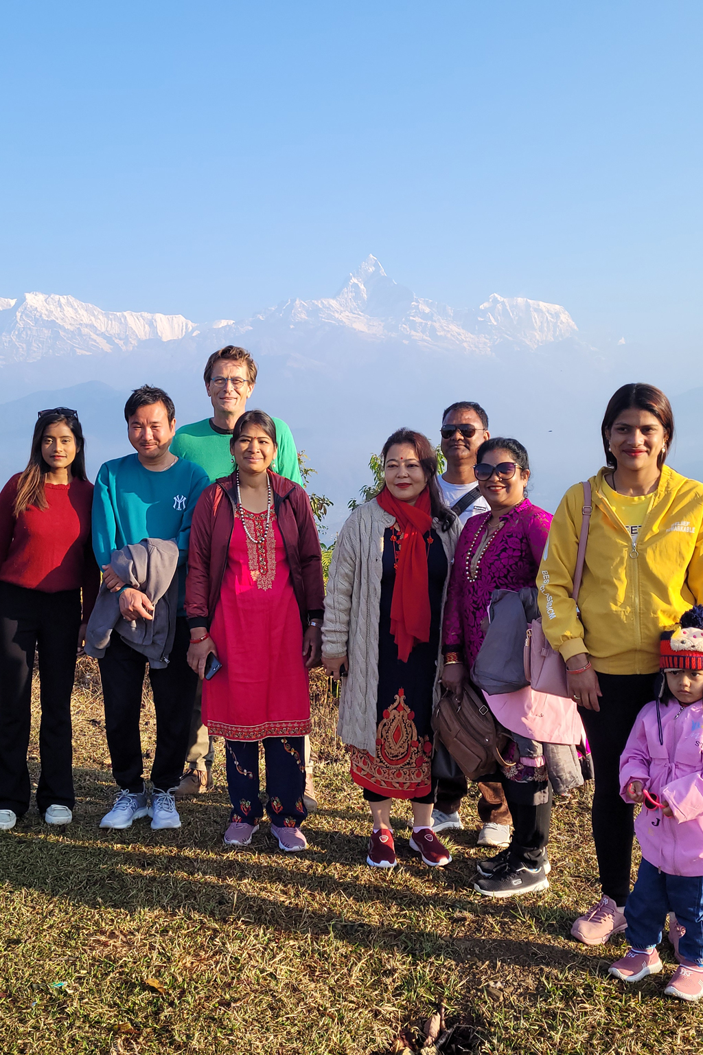 Portrait des membres de l'équipe MUSKHANE devant l'Himalaya