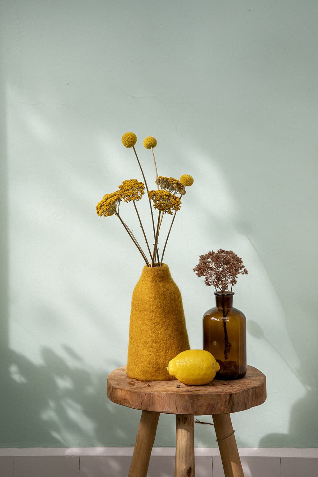 Cache-vase en laine ocre