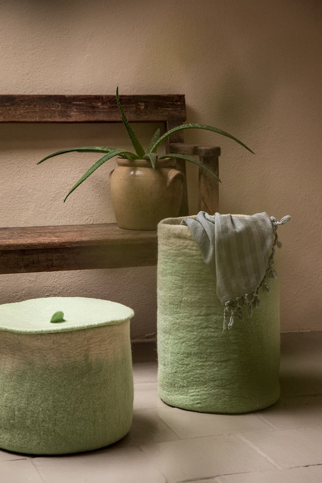 Duo de paniers de rangement en laine vert menthe et blanc pour la salle de bain