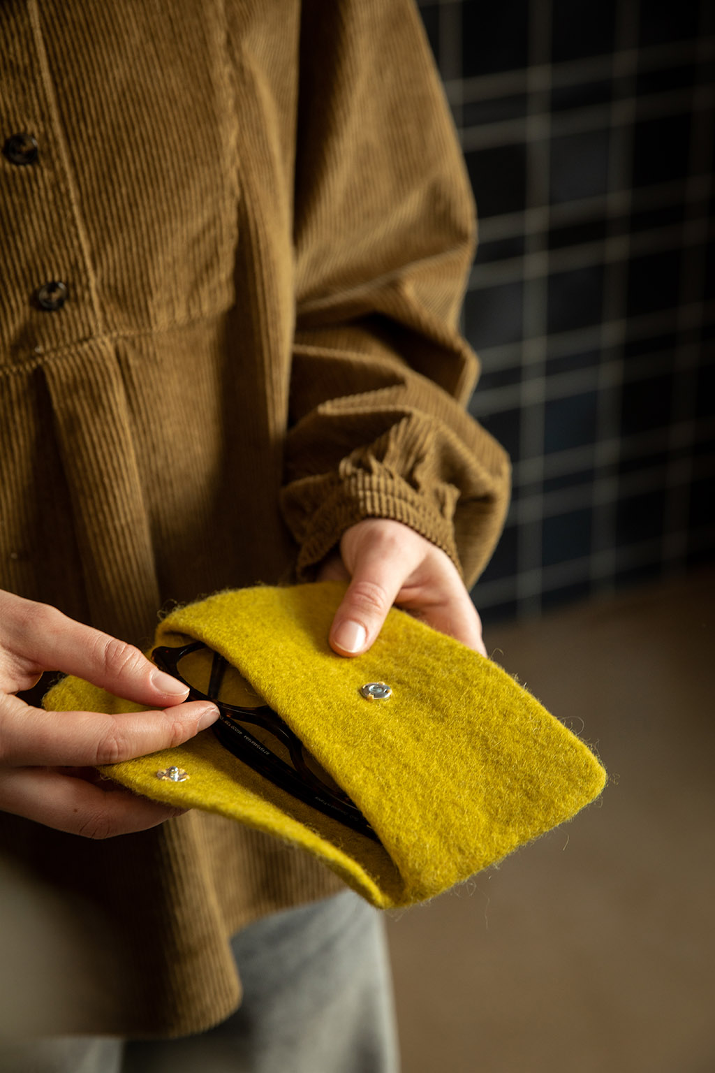 Petit étui à lunette vert en laine feutrée