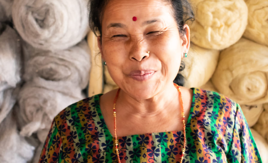 Portrait d'une femme népalaise qui sourit