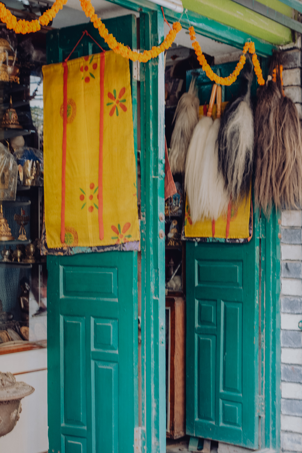 La porte bleue d'une échoppe népalaise