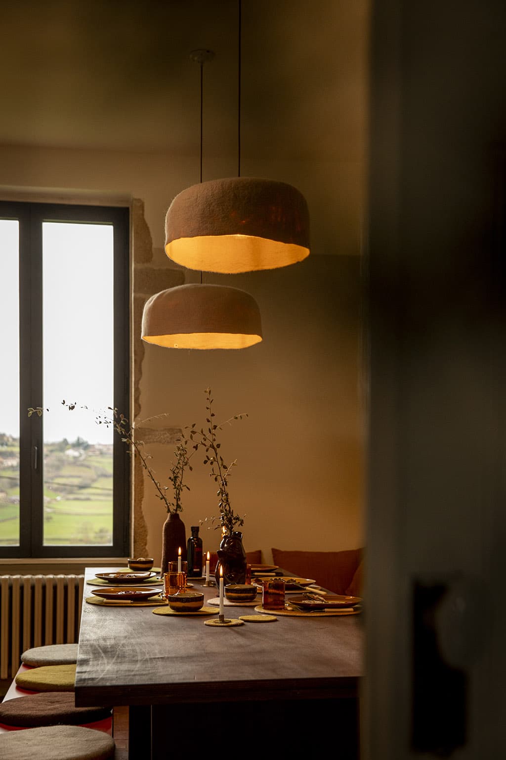 Duo van organische lampenkappen van wol voor de verlichting van de eetkamer