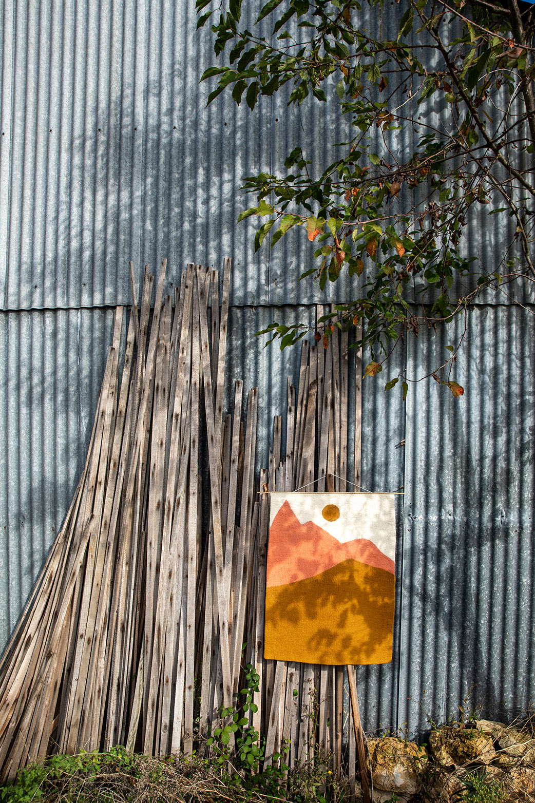 Tenture murale en feutre et bambou rectangulaire