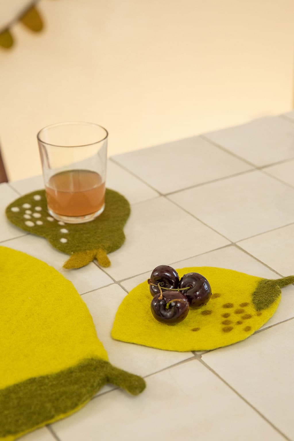 Fruit placemats for the summer table