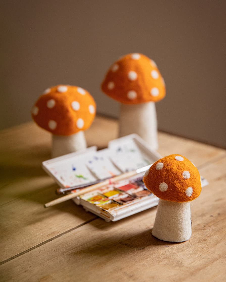 Trio de champignons décoratifs en feutre de laine pour la chambre d’enfant
