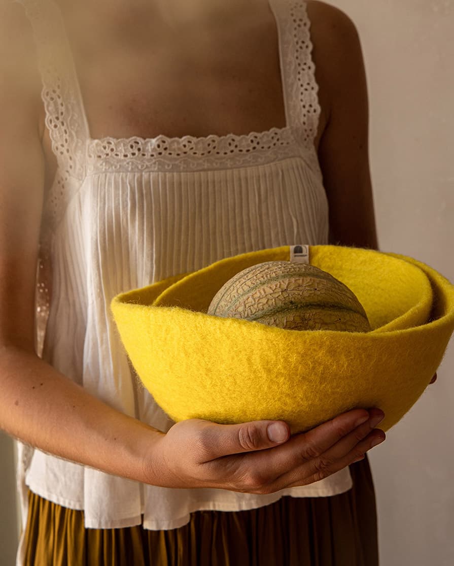 Corbeille à fruits jaune citron en laine feutrée