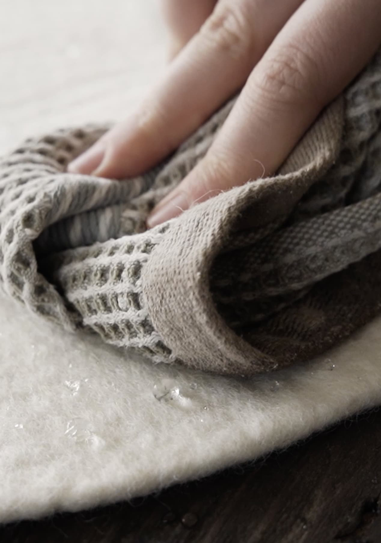 Tapis en feutre naturel et laine bouillie - MUSKHANE