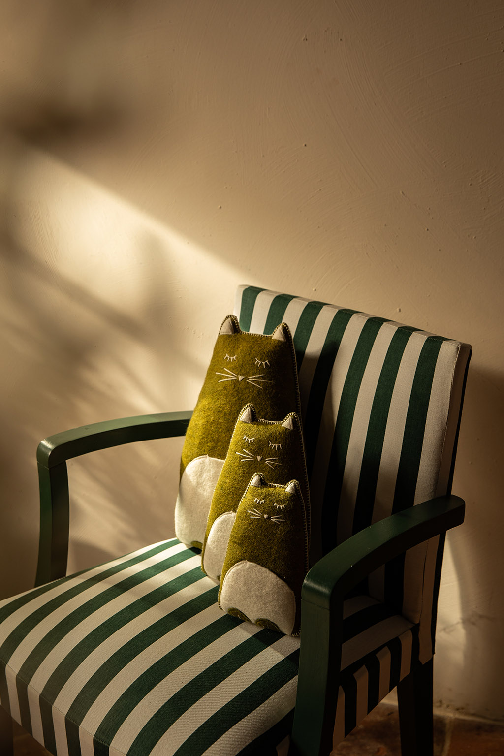 Trio de coussins en forme de chat verts pour la chambre d’enfant