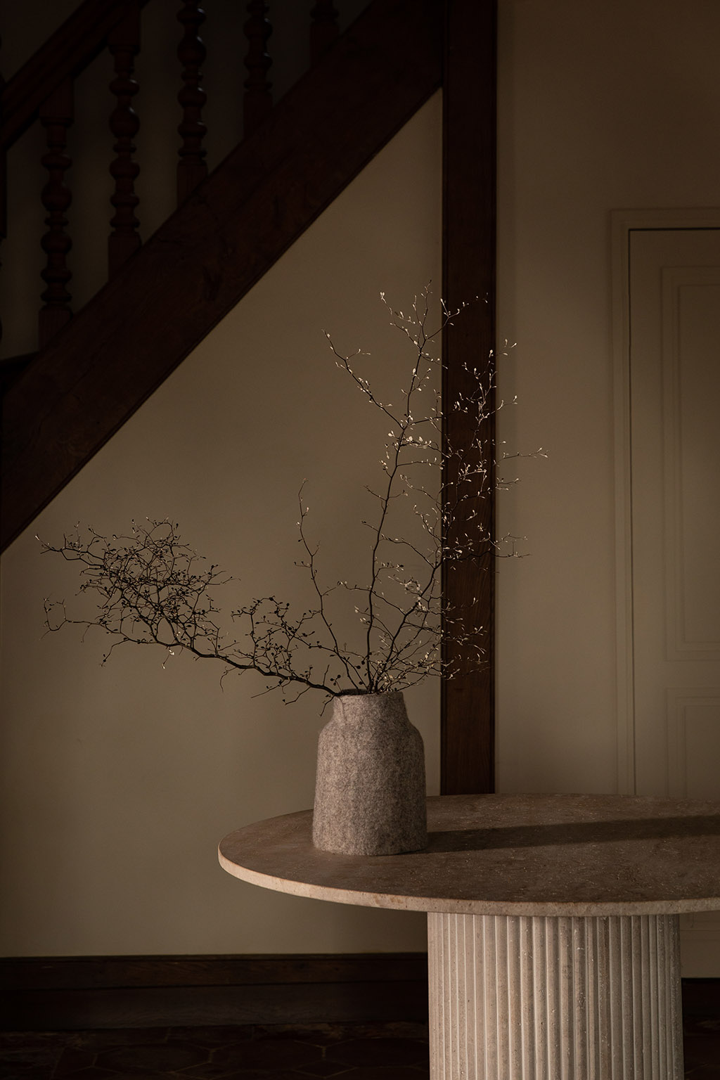 Grand cache-vase gris en laine feutrée