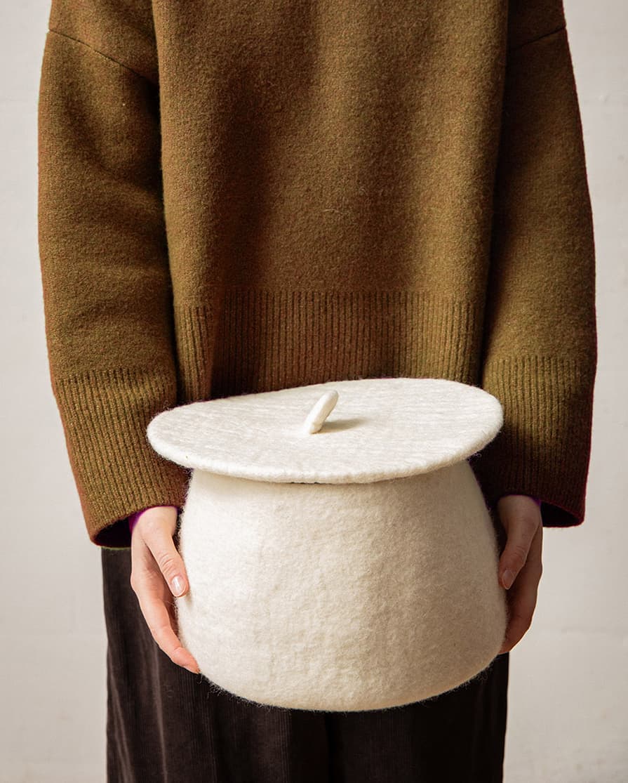 Panier de rangement blanc en feutre de laine