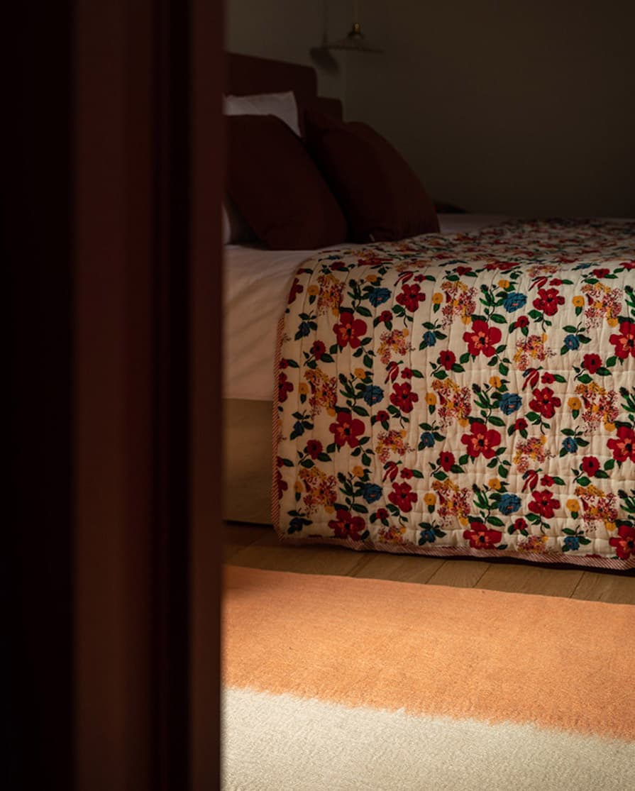Tapis rectangulaire bicolore en laine feutrée pour la chambre