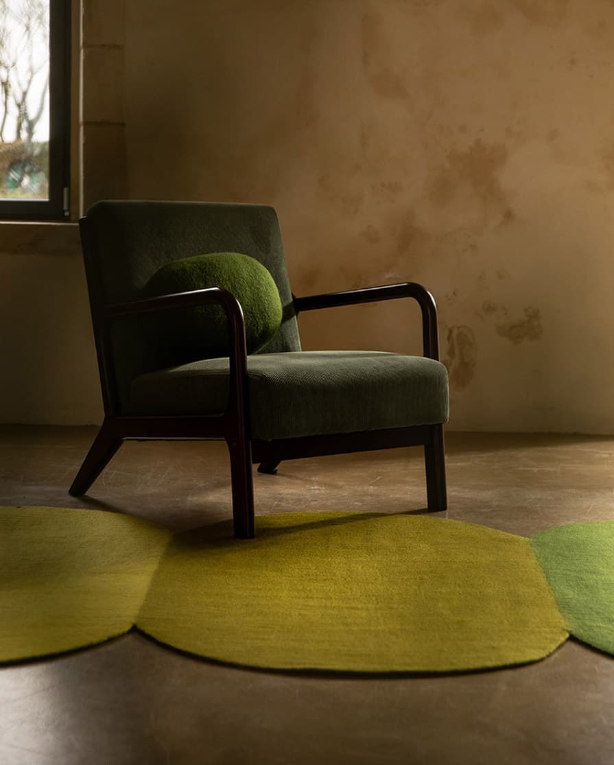 Grand tapis graphique en feutre de laine composé de 3 ovales verts de 3 teintes différentes