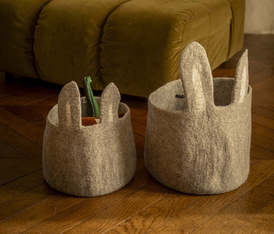 Trio de champignons décoratifs ocre en feutre de laine pour une décoration champêtre